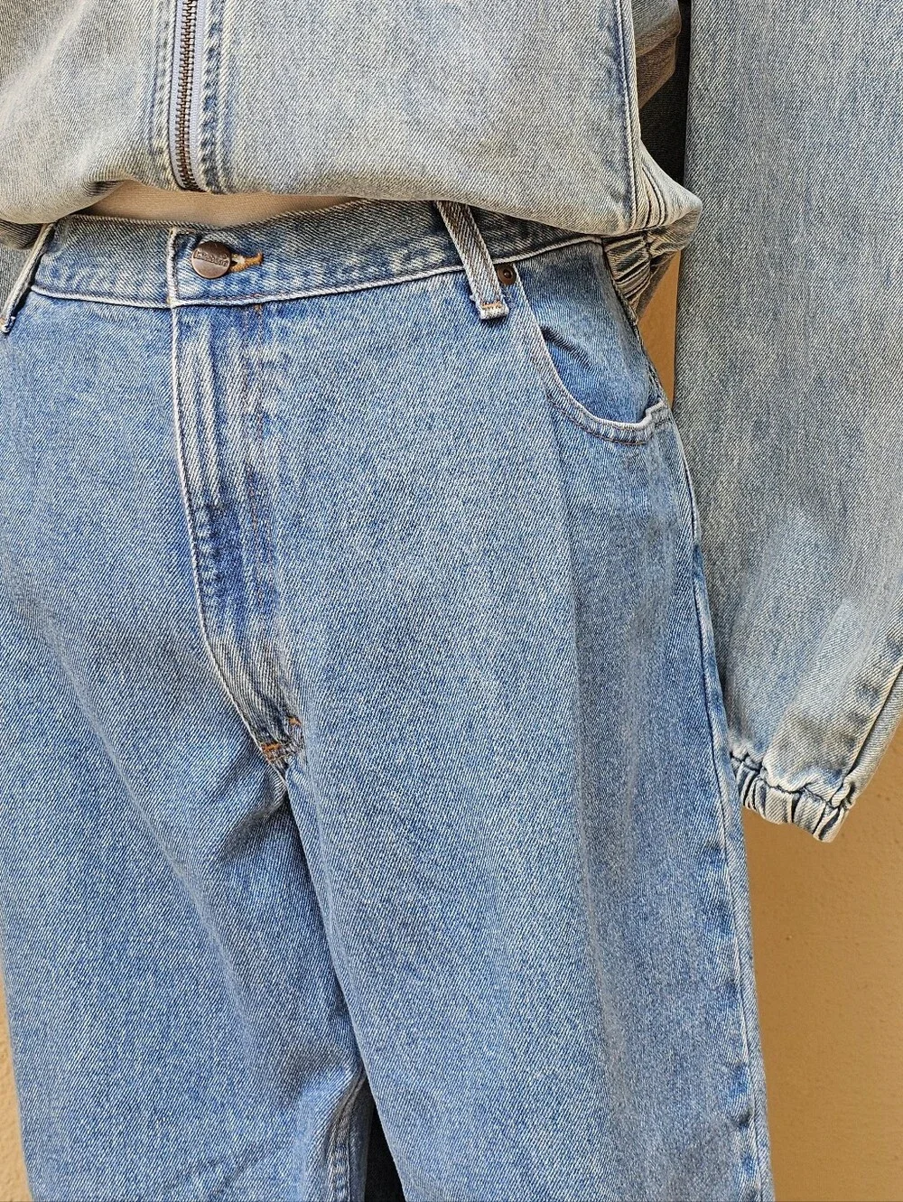 L. L. Bean Relaxed Fit Lightwash Heritage Denim Size 42 × 28